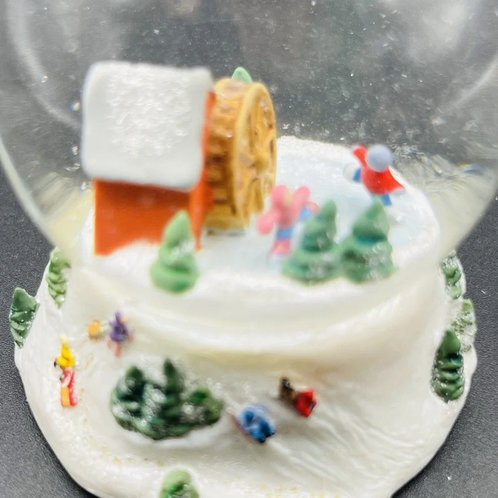Hallmark Keepsake Ornament Winter Wonderland #4 Ice‎ Skaters Delight New 2005